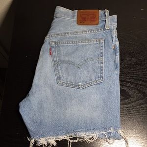 ✨Light washed Levi’s✨